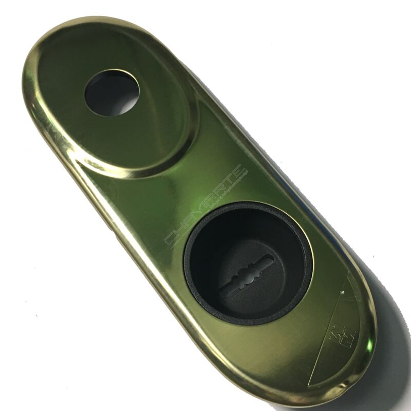 Espelho comprido Mottura interior, com entrada para chave de duplo palhetão curta e puxador, em dourado